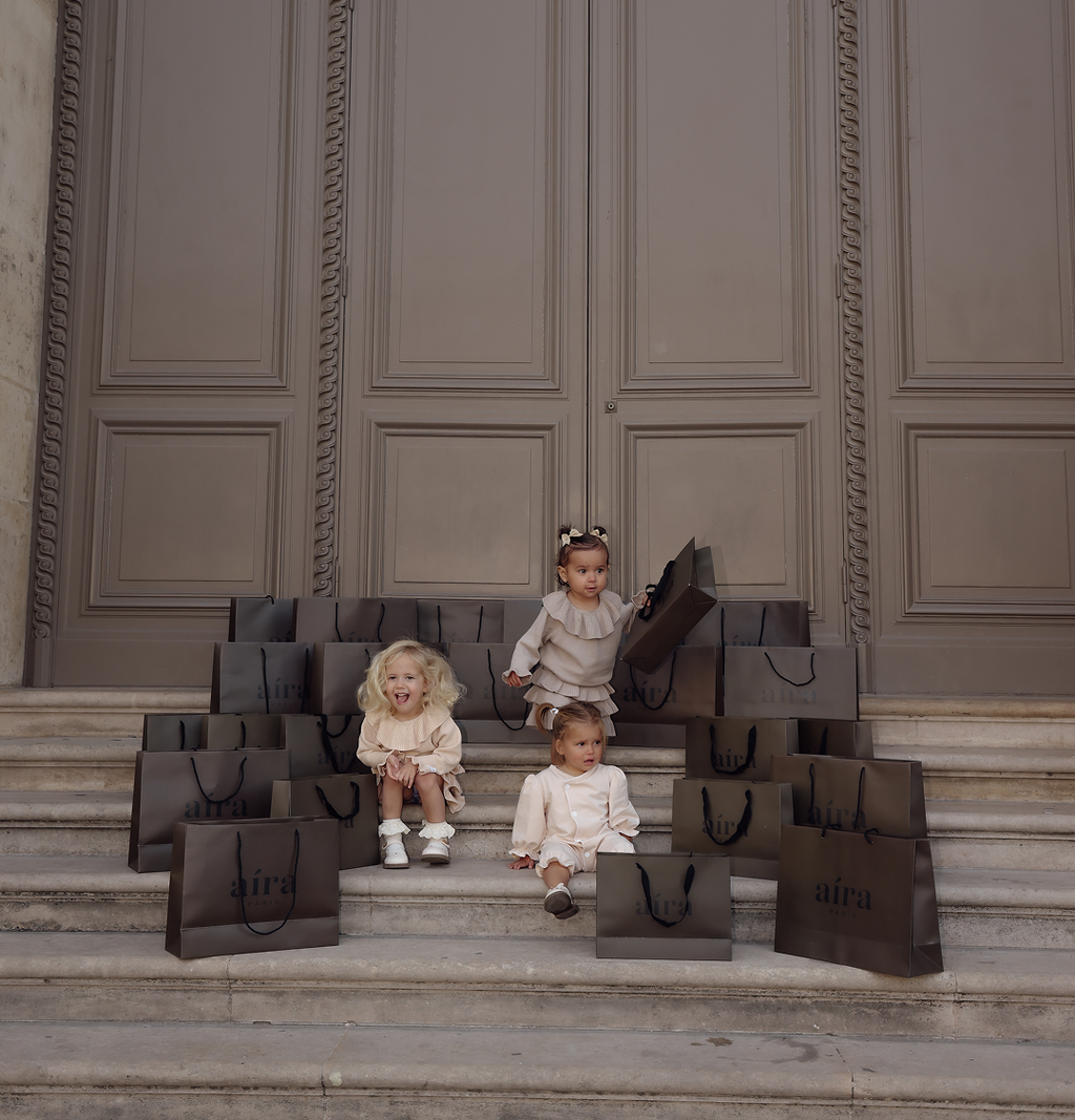 Give the essence of Aíra