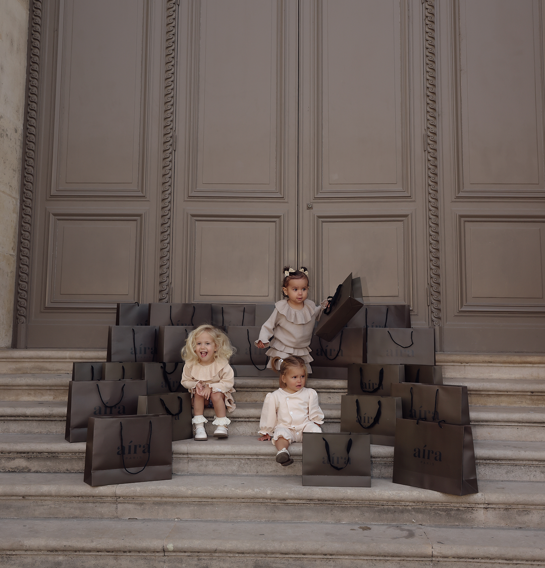 Give the essence of Aíra